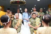 Wakil ketua satgas PKH, Letnan Jenderal Richard Tampubolon tiba di Kota Ternate. Kedatangannya juga di sambut Gubernur Maluku Utara Sherly Tjoanda. || dok : Humas/Adpim Malut