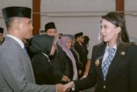 Kepala Bagian Materi dan Komunikasi Pimpinan (MKP) Biro Administrasi Pimpinan (Adpim) Setda Provinsi Maluku Utara, Ailan Gorahe saat dilantik Gubernur Maluku Utara Sherly Tjoanda Laos. || dok : Ilham/Kasedata