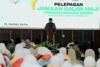 Wakil Gubernur (Wagub) Maluku Utara, H. Sarbin Sehe, secara resmi melepas jemaah calon haji (JCH) Maluku Utara tahun 2026. Prosesi pelepasan berlangsung khidmat di Asrama Haji Ternate. || dok : Ilham/Kasedata