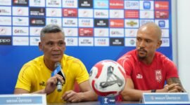 Pelatih bersama kapten tim Malut United saat menggelar konferensi pers jelang laga melawan Dewa United [Foto : official malutunited] 