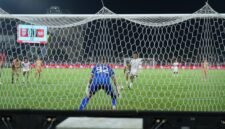 Eksekusi penalti oleh David Da Silva dalam laga melawan Dewa United Fc [Foto : official malutunited]