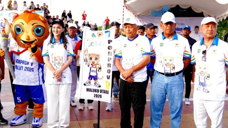 Gubernur Maluku Utara, Sherly Tjoanda bersama Ketua KONI Malut, H. Sarbin Sehe dalam acara peluncuran maskot Porprov ke-V Tahun 2026. || dok : Adpim Malut