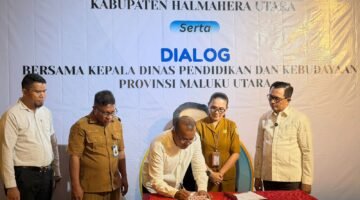 Kepala Dinas Pendidikan dan Kebudayaan (Kadikbud) Provinsi Maluku Utara, Abubakar Abdullah saat menghadiri acara pelantikan pengurus MKKS dan MGMP se-Kabupaten Halmahera Utara. || dok : Daffa/Dikbud Malut