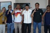 Ketua KONI Malut didampingi jajaran pengurus bersama Kepala BPJS Ketenagakerjaan Cabang Ternate. || dok : Humas/Adpim Malut