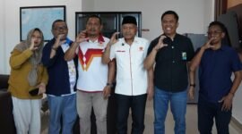 Ketua KONI Malut didampingi jajaran pengurus bersama Kepala BPJS Ketenagakerjaan Cabang Ternate. || dok : Humas/Adpim Malut