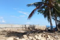 Kondisi proyek pembangunan talud pantai di Desa Samat, Kecamatan Gane Barat Utara, Kabupaten Halmahera Selatan. || dok : Ridal/Kasedata