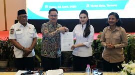 Gubernur Sherly setelah tatap muka dengan tim kunjungan kerja spesifik Komisi V DPR RI. Sherly dalam kesempatan itu memaparkan pertumbuhan ekonomi tertinggi nasional pada 2025 sebesar 34 persen (YoY), namun capaian itu belum menyentuh mayoritas masyarakat. || dok : Humas/Adpim Malut