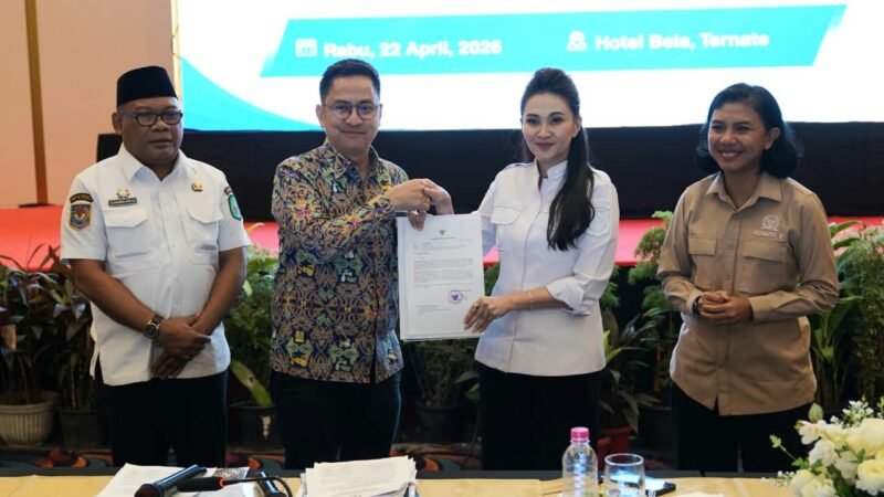 Gubernur Sherly setelah tatap muka dengan tim kunjungan kerja spesifik Komisi V DPR RI. Sherly dalam kesempatan itu memaparkan pertumbuhan ekonomi tertinggi nasional pada 2025 sebesar 34 persen (YoY), namun capaian itu belum menyentuh mayoritas masyarakat. || dok : Humas/Adpim Malut
