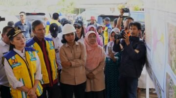 Gubernur Maluku Utara bersama Komisi V DPR RI dan Kementerian PU turun meninjau progres pembangunan infrastruktur mitigasi bencana di Kelurahan Rua, Kecamatan Pulau Ternate. || dok : Humas/Adpim Malut