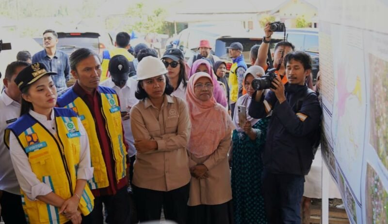 Gubernur Maluku Utara bersama Komisi V DPR RI dan Kementerian PU turun meninjau progres pembangunan infrastruktur mitigasi bencana di Kelurahan Rua, Kecamatan Pulau Ternate. || dok : Humas/Adpim Malut