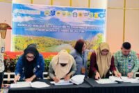 Penandatanganan berita acara rekonsiliasi iuran wajib Triwulan I 2026 oleh seluruh pemerintah daerah se-Maluku Utara, bersama Kantor Pelayanan Perbendaharaan Negara Ternate dan Tobelo serta BPJS Kesehatan Cabang Ternate. || dok : Humas/Adpim Malut