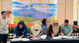 Penandatanganan berita acara rekonsiliasi iuran wajib Triwulan I 2026 oleh seluruh pemerintah daerah se-Maluku Utara, bersama Kantor Pelayanan Perbendaharaan Negara Ternate dan Tobelo serta BPJS Kesehatan Cabang Ternate. || dok : Humas/Adpim Malut