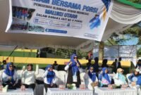 Ketua PORSI Maluku Utara, Rusni Sarbin mengapresiasi kehadiran warga Kota Ternate yang hadir mengikuti senam pagi di Landmark Ternate. || dok : Ilham/Adpim Malut