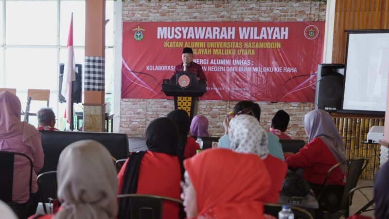 Wakil Gubernur Maluku Utara, H. Sarbin Sehe, resmi membuka Musyawarah Wilayah Ikatan Alumni Universitas Hasanuddin (IKA Unhas) Maluku Utara yang digelar di Grand Fatmah, Kota Ternate. || dok : Humas/Adpim Malut
