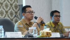 Kepala Badan Pengelolaan Keuangan dan Aset Daerah (BPKAD) Maluku Utara, Ahmad Purbaya, saat membuka Sosialisasi KKPD di Aula Nuku Lantai II, Kantor Gubernur Sofifi. || dok : Ilham/Kasedata