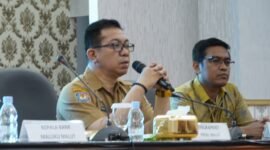 Kepala Badan Pengelolaan Keuangan dan Aset Daerah (BPKAD) Maluku Utara, Ahmad Purbaya, saat membuka Sosialisasi KKPD di Aula Nuku Lantai II, Kantor Gubernur Sofifi. || dok : Ilham/Kasedata