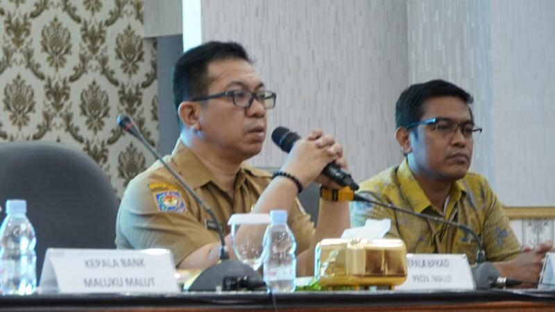 Kepala Badan Pengelolaan Keuangan dan Aset Daerah (BPKAD) Maluku Utara, Ahmad Purbaya, saat membuka Sosialisasi KKPD di Aula Nuku Lantai II, Kantor Gubernur Sofifi. || dok : Ilham/Kasedata