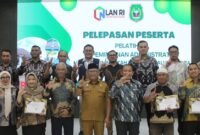 Sekretaris Daerah (Sekda) Maluku Utara, Samsuddin A. Kadir melepas peserta Pelatihan Kepemimpinan Administrator (PKA) lingkup Pemerintah Provinsi Maluku Utara. || dok : Ilham/Kasedata
