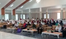 Ribuan Siswa Madrasah Halsel Ikut Rekor MURI Penulisan Anafora