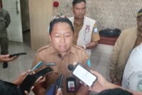 Sekda Kota Ternate, Dr. Rizal Marsaoly, diwawancarai usai rapat koordinasi [ dok : kasedata]