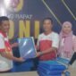 Penyerahan dokumen atlet dan official Kota Ternate kepada Panitia Besar (PB) PORPROV V KONI Maluku Utara [dok : kasedata]