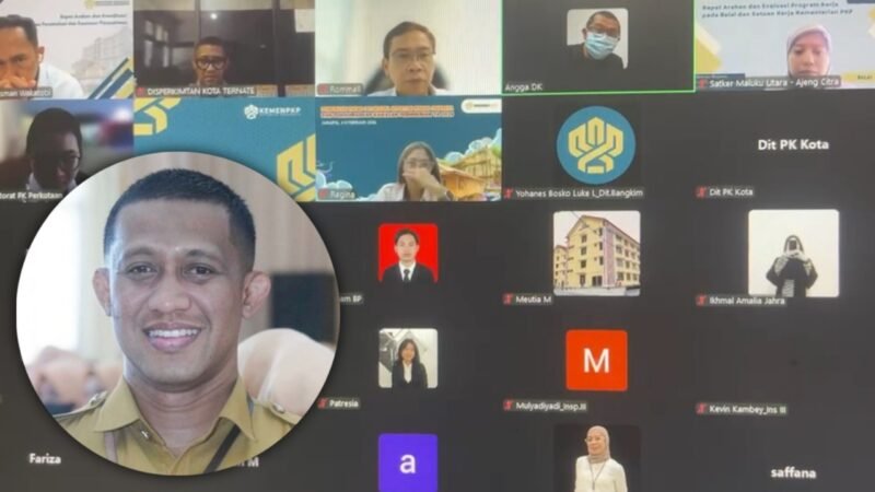 Kepala Disperkimtan Kota Ternate, Tonny S. Pontoh, saat menggelar rapat virtual bersama Kementerian Perumahan dan Kawasan Permukiman dan Satker Provinsi Malut [dok : kasedata]