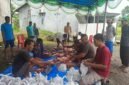 Suasana penuh kebersamaan dan semangat gotong royong mewarnai pelaksanaan penyembelihan hewan kurban di Masjid Ajir Tabi’in, Kelurahan Ngade RT 08, usai Sholat Idul Adha 1447 Hijriah. || dok : Kasedata