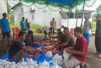 Suasana penuh kebersamaan dan semangat gotong royong mewarnai pelaksanaan penyembelihan hewan kurban di Masjid Ajir Tabi’in, Kelurahan Ngade RT 08, usai Sholat Idul Adha 1447 Hijriah. || dok : Kasedata