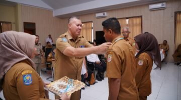 Staf Ahli Gubernur Bidang Hukum, Politik, dan Pemerintahan, Fachruddin Tukuboya, saat membuka pelatihan digital talent. || dok : Humas/Adpim Malut