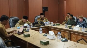 Wakil Gubernur Maluku Utara, H. Sarbin Sehe bergerak cepat merespons isu budaya dan infrastruktur saat menerima audiensi Persatuan Pemuda Pagu di Ruang Rapat Wagub.|| dok : Humas/Adpim Malut