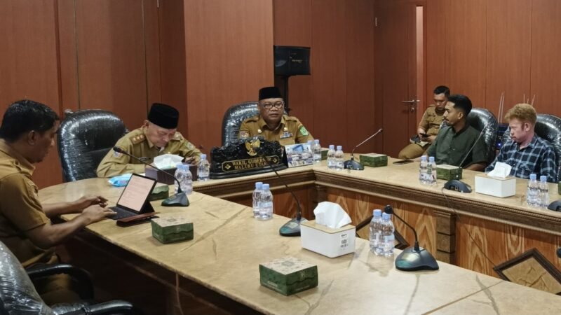 Wakil Gubernur Maluku Utara, H. Sarbin Sehe bergerak cepat merespons isu budaya dan infrastruktur saat menerima audiensi Persatuan Pemuda Pagu di Ruang Rapat Wagub.|| dok : Humas/Adpim Malut