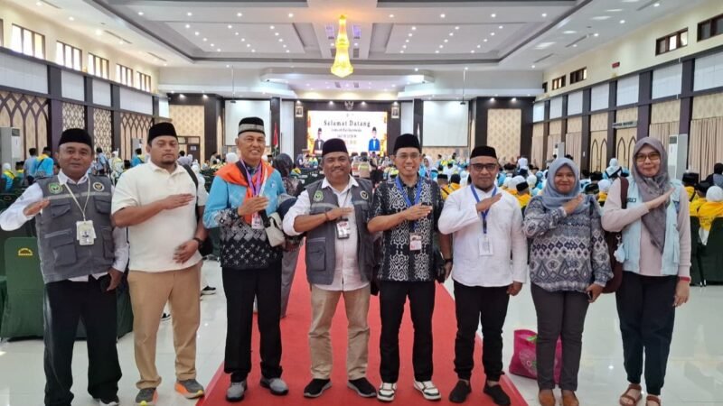 Setelah sempat tertunda akibat gangguan kesehatan, calon jemaah haji asal Kota Ternate, Latuwo Mappe Kulu, akhirnya resmi diberangkatkan ke Tanah Suci untuk menunaikan ibadah haji 2026. || dok : Karsi/Kasedata