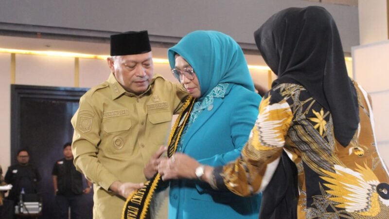 Wakil Gubernur Maluku Utara, Sarbin Sehe, resmi mengukuhkan Bunda Literasi Provinsi Maluku Utara. || dok : Kasedata