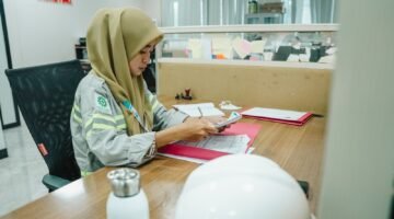 Sifa Sahbila Amirudin, salah satu generasi muda terbaik Pulau Obi di tengah kesibukan menjalani masa magang di Departemen HRGA Site Obi