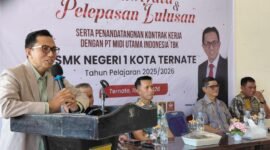 Sambutan Kepala SMK Negeri 1 Ternate, Zainal M. Zen dalam acara purnawiyata siswa kelas XII Tahun Pelajaran 2025/2026. || dok : Kasedata