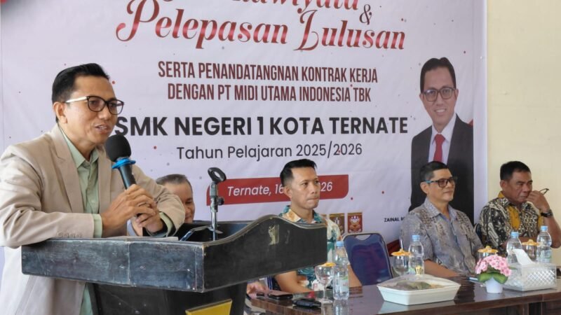 Sambutan Kepala SMK Negeri 1 Ternate, Zainal M. Zen dalam acara purnawiyata siswa kelas XII Tahun Pelajaran 2025/2026. || dok : Kasedata