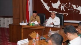Wakil Gubernur Maluku Utara memimpin Rakor untuk merespons kelangkaan Bahan Bakar Minyak (BBM) subsidi jenis Solar yang belakangan mulai dikeluhkan masyarakat di sejumlah wilayah Maluku Utara. || dok : Humas/Adpim Malut