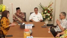 Sekda Maluku Utara, Drs. Samsuddin A. Kadir, saat menerima audiensi tim BRMP Biogen Kementan RI di Rumah Jabatan Wakil Gubernur Malut eks-Crysan, Ternate. || dok : Kasedata