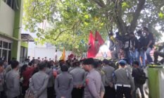 Aliansi Mei Bergerak Demo Disperindag Ternate