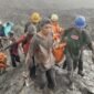 Proses evakuasi korban meninggal pendaki gunung dukono  [Foto : istimewa]