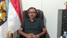 Plt Kepala Sekolah SMA Negeri 10 Ternate, Rusli Jafar [Foto : sukarsi/kasedata]