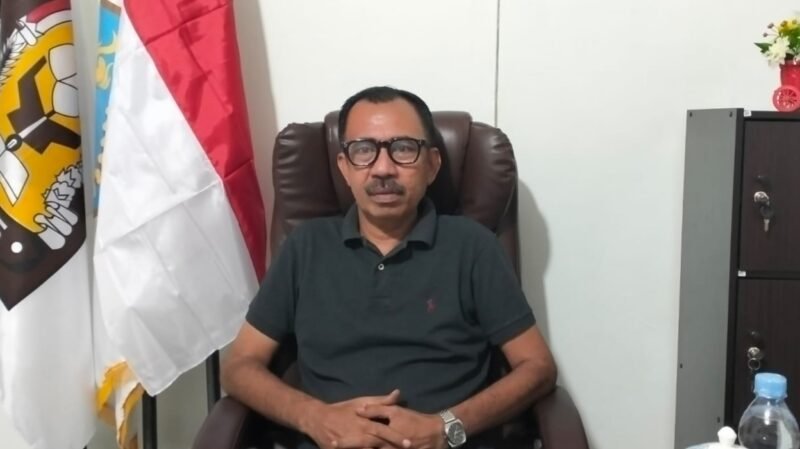 Plt Kepala Sekolah SMA Negeri 10 Ternate, Rusli Jafar [Foto : sukarsi/kasedata]