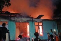 Rumah warga Fitu saat terbakar [Foto : Iin Afriyanti/Kasedata]