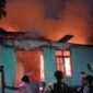 Rumah warga Fitu saat terbakar [Foto : Iin Afriyanti/Kasedata]