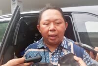 Sekda Kota Ternate Rizal Marsaoly, diwawancarai usai rapat KKMP [Foto : sukarsi/kasedata]