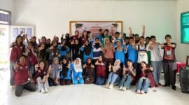 Mahasiswa KKSD UMMU Kelompok 3 dalam kegiatan sosialisasi bahaya narkotika [dok : kasedata]