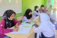Pemeriksaan kesehatan gratis bagi siswa MTs Negeri 2 Wai Ina [dok : karno/kasedata]