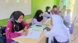 Pemeriksaan kesehatan gratis bagi siswa MTs Negeri 2 Wai Ina [dok : karno/kasedata]