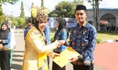 HUT Kepulauan Sula, Pemda Resmikan Pakaian Adat dan Serahkan SK PNS