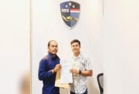 Kuasa hukum Agusti, Julfandi Gani, S.H. saat memasukan laporan ke Ditreskrimsus Polda Malut [dok : kasedata]